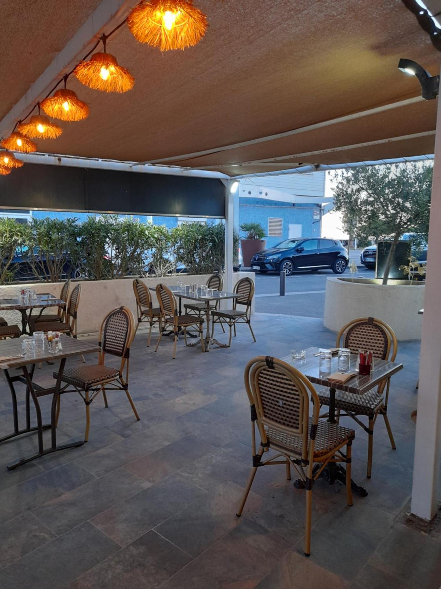 Hotel Restaurant Calypso Fos-sur-Mer Exteriör bild