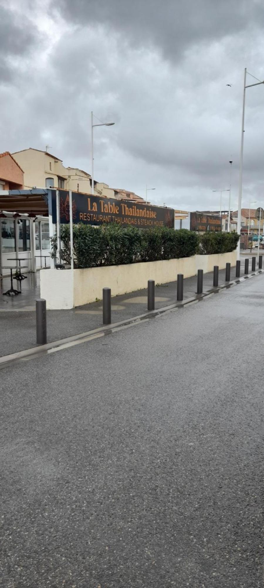 Hotel Restaurant Calypso Fos-sur-Mer Exteriör bild