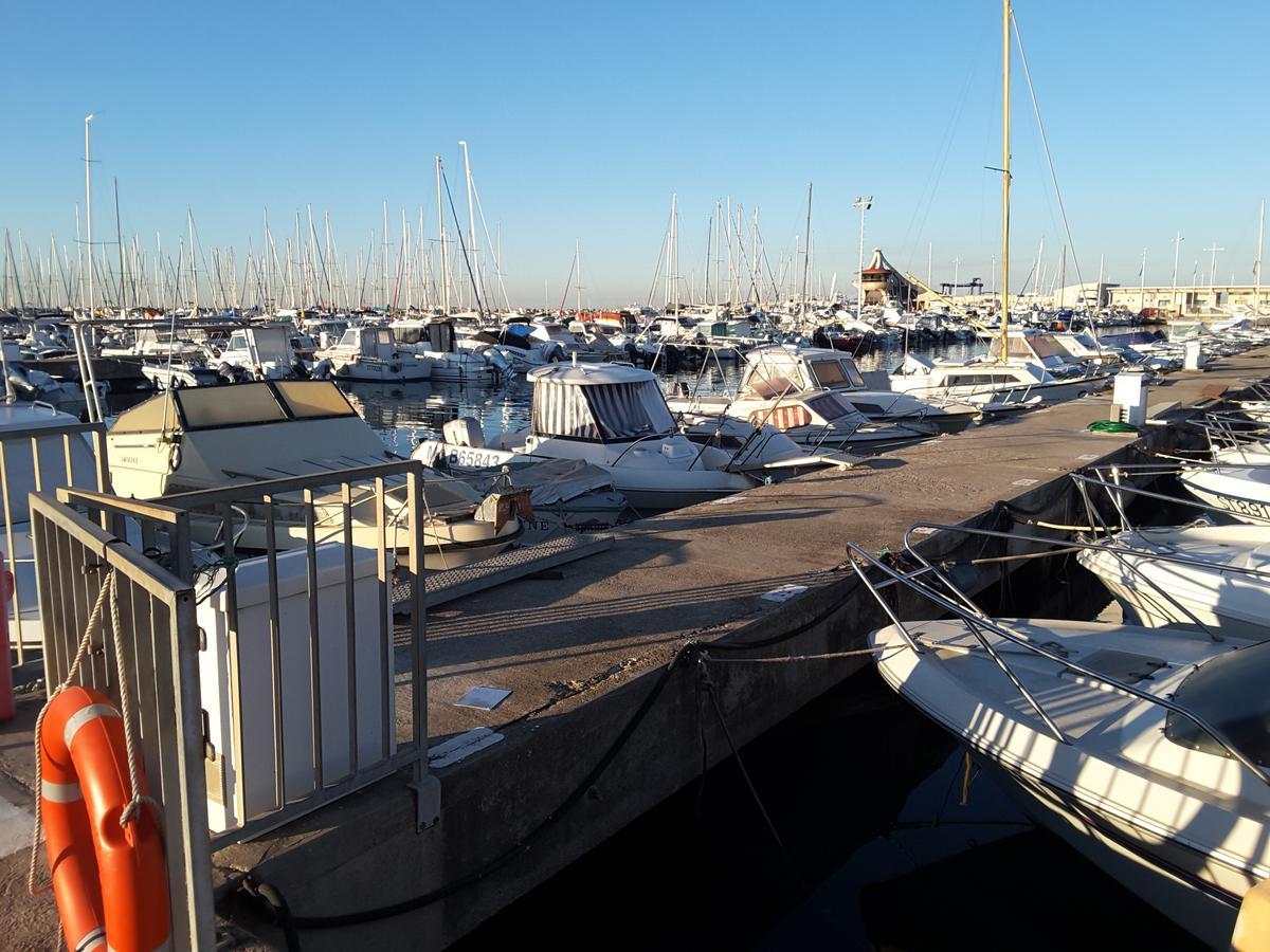 Hotel Restaurant Calypso Fos-sur-Mer Exteriör bild